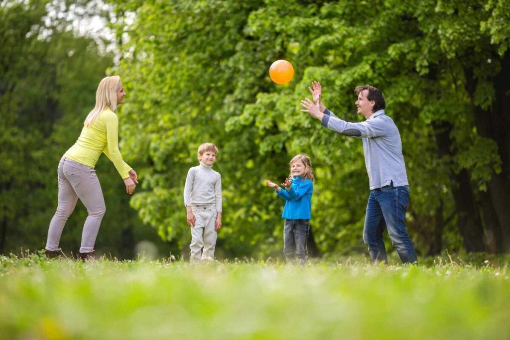 В чем польза игр с детьми на свежем воздухе — Полезная информация